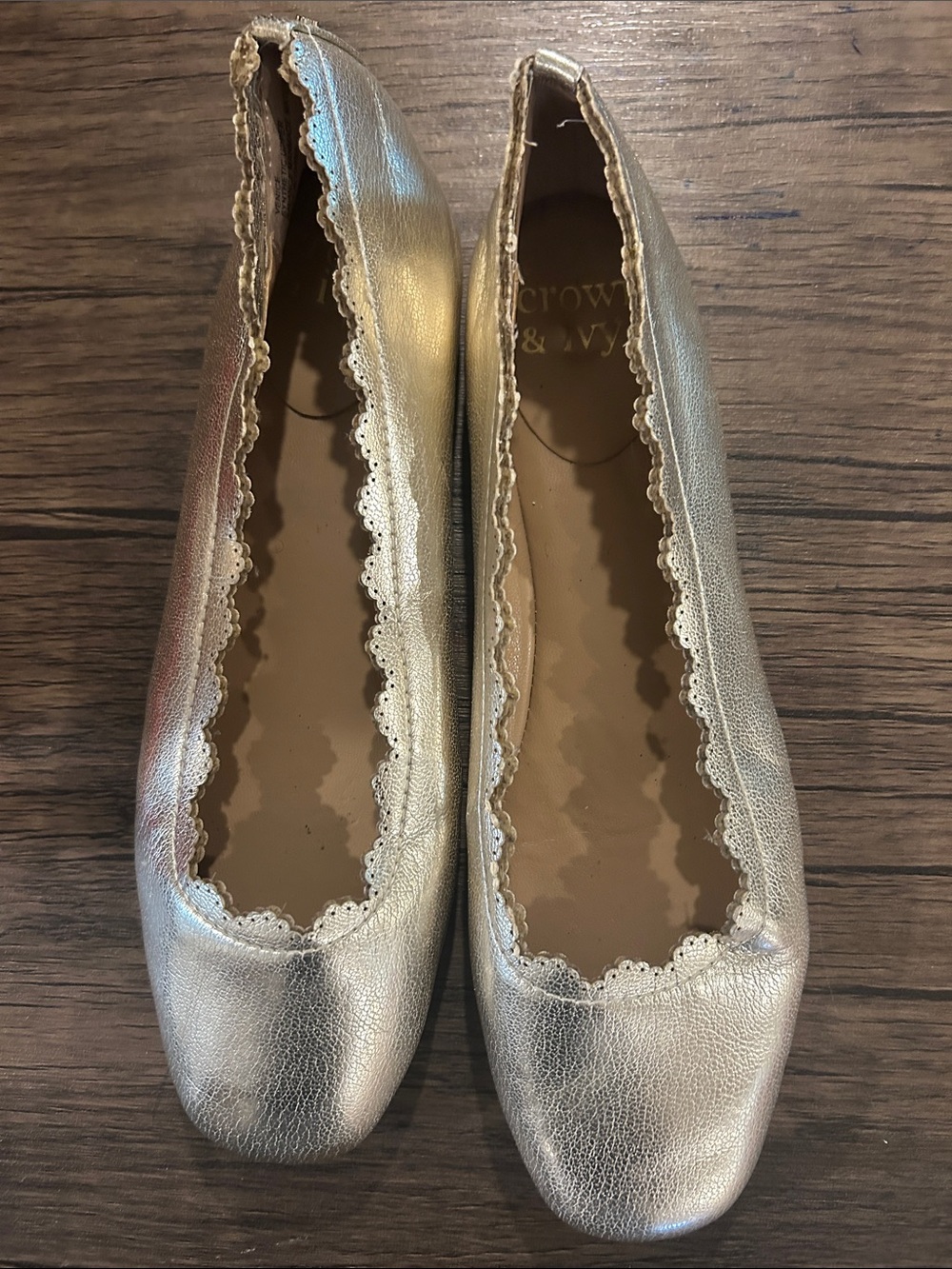 crown & ivy Metallic Gold Scalloped Ballet Flats